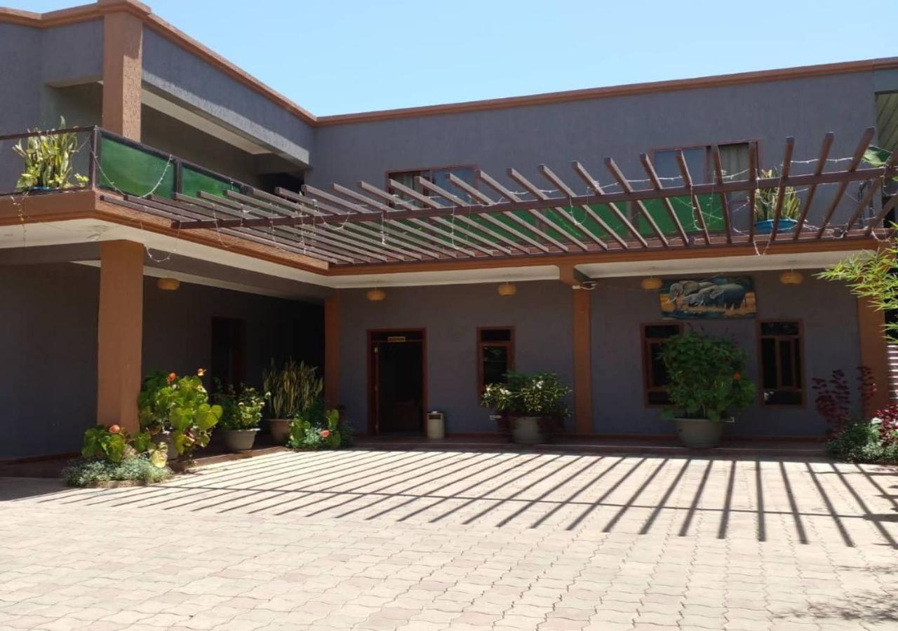 ארושה Lush Garden Business Hotel מראה חיצוני תמונה